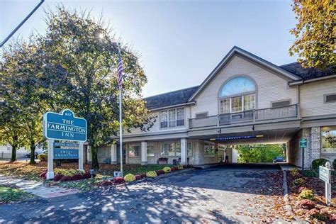 Farmington inn - Suites. Our spacious suites offer either one King or Queen plush pillowtop bed with a separate sitting area; some with pullout sofas. In-suite comforts include complimentary …